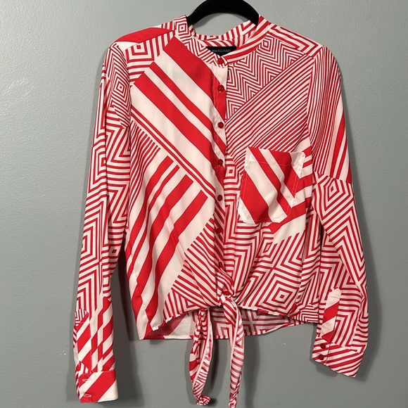Marciano White Red Geometric Print Front Tie Shirt size small - Picture 2 of 9